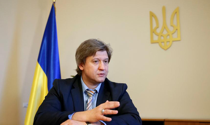 Украина рассчитывает в 2018-2019 годах привлекать примерно по 2 млрд долл. на внешних рынках, - Данилюк