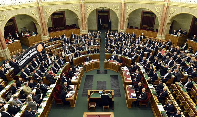 Парламент Венгрии осудил украинский закон «Об образовании»