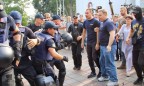 В Одессе активисты требуют перевыборов и приезда Порошенко