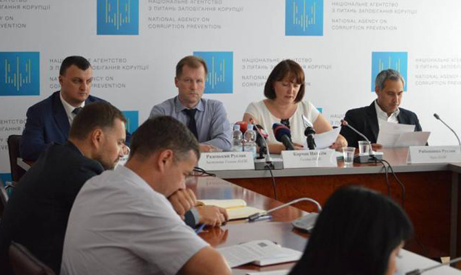 НАПК проверит декларации троих топ-чиновников