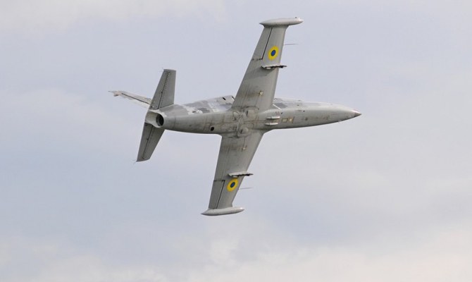 Под Хмельницким упал военный самолет