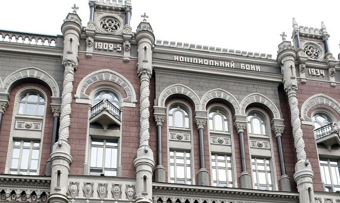 НБУ выбрал банки для осуществления валютных интервенций