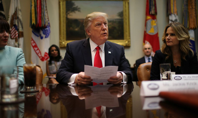 Трамп удерживает мир от хаоса, - Белый дом