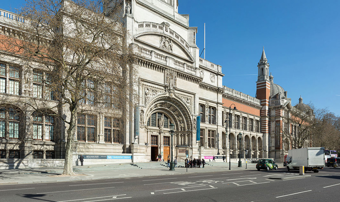 В Лондоне автомобиль въехал в толпу людей