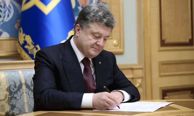 Порошенко одобрил продление особого статуса Донбасса