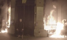 Художник-акционист Павленский поджег здание Банка Франции