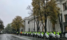 Силовики оцепили правительственный квартал в Киеве