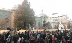 Задержанные под Радой активисты вернулись в палаточный городок