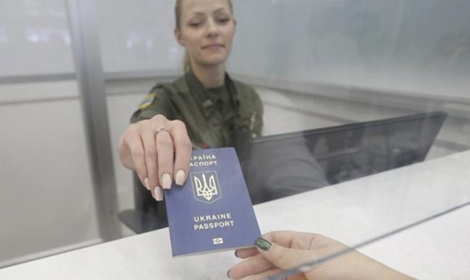 Безвизовым режимом с ЕС воспользовались почти 295 тыс. украинцев