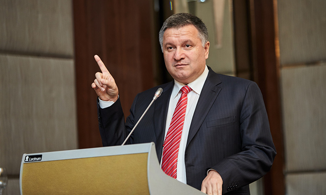 Аваков: Соратник Януковича профинансировал палатки под Радой