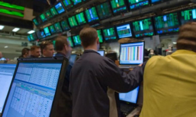 Индексы Dow Jones и S&P 500 снизились после 6 сессий роста