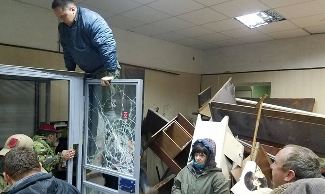 Пятерых участников погрома в Святошинском суде взяли под стражу