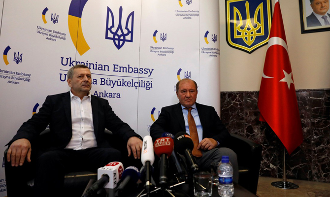 Порошенко вручил Умерову и Чийгозу ордена «За заслуги»