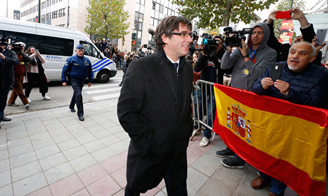 Суд арестовал восемь каталонских чиновников