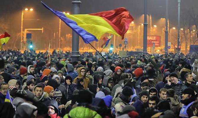 В Румынии тысячи людей протестуют против судебной реформы