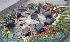 Вандалы залили цементом Вечный огонь в Киеве