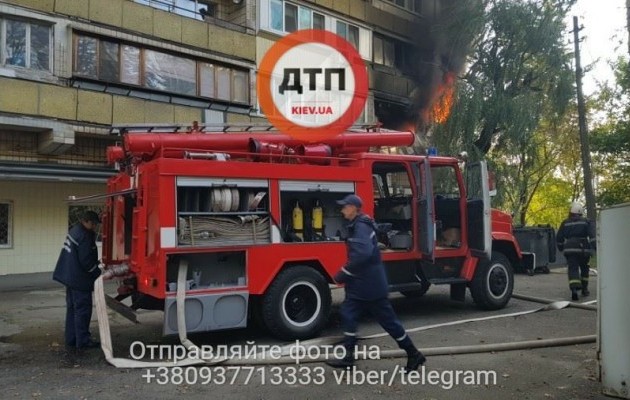 В центре Киева горит четырехэтажный дом