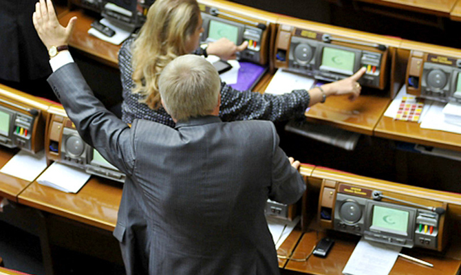 В Раде насчитали более сотни «кнопкодавов»