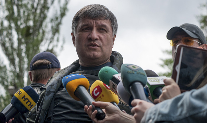 МВД требует урегулировать ситуацию с авто на еврономерах