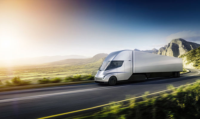 Tesla представила электрический грузовик и спорткар с откидывающимся верхом