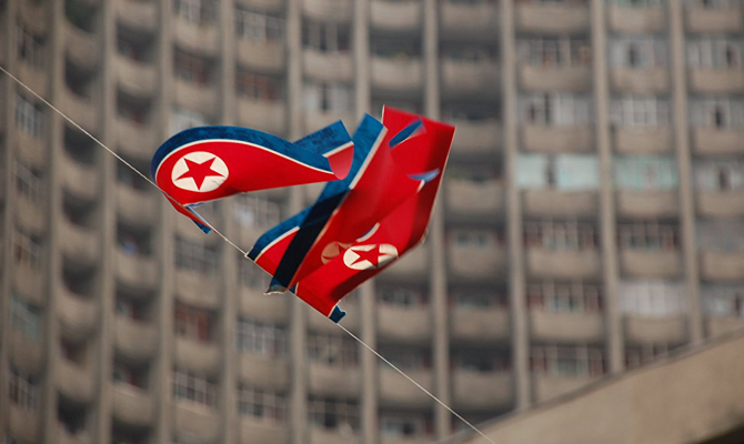 Сингапур приостановил торговые отношения с КНДР