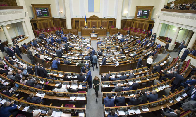 Спикер парламента предложил узаконить совместителей