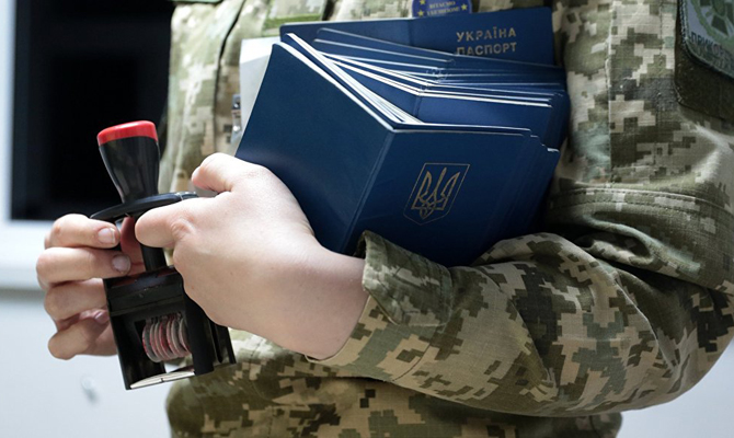 Украина не успевает запустить с 1 января систему предварительной регистрации иностранцев