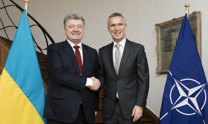 Порошенко обсудил со Столтенбергом углубление сотрудничества с НАТО