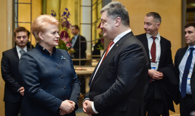 Порошенко 8 декабря намерен посетить Литву
