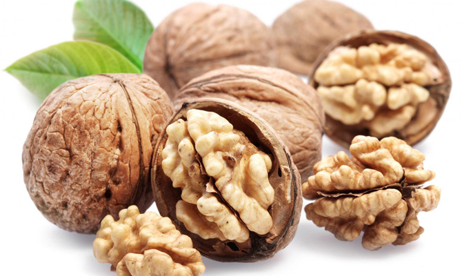 На таможне задержали боле 20 тонн орехов