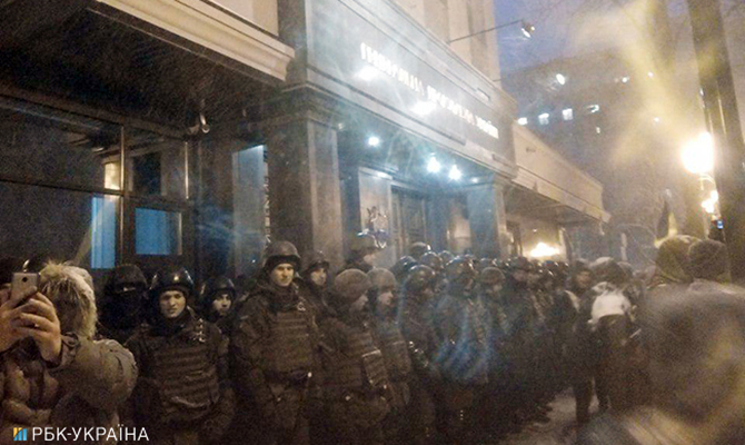 Марш за импичмент: около тысячи активистов прибыли к зданию ГПУ