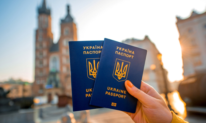 За полгода более 350 тысяч украинцев воспользовались безвизом