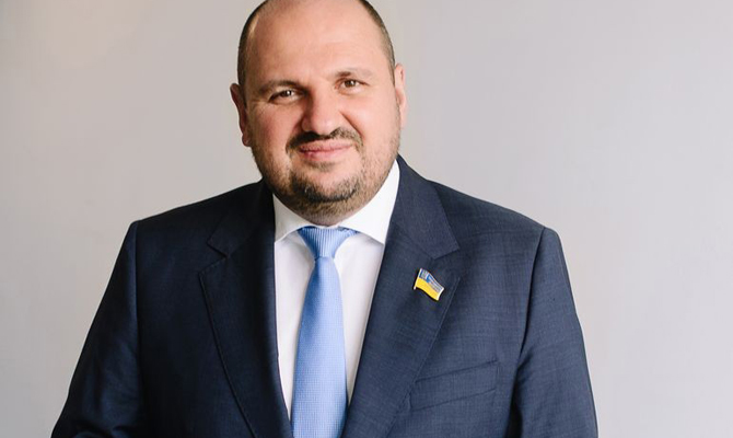 Суд снял ограничения на передвижение Розенблата по Украине