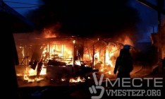 В Запорожье загорелся центральный рынок: опубликованы фото пожара