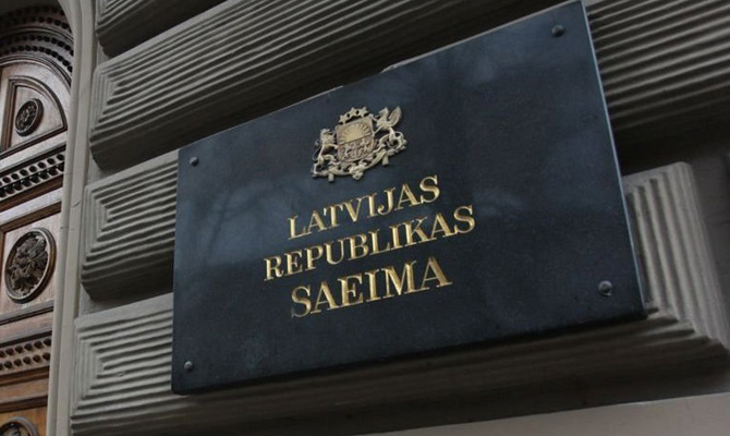 В Латвии уравняли статус советских и нацистских ветеранов