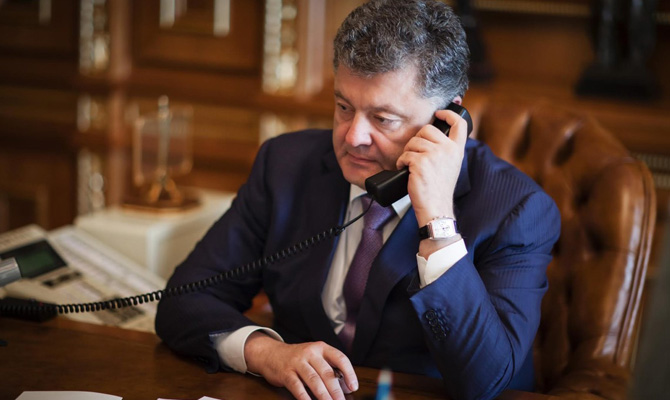 Порошенко рассказал Тиллерсону о ходе создания антикорсуда
