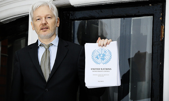 Основатель Wikileaks Ассанж стал гражданином Эквадора
