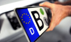 Гройсман предложил обязать владельцев авто на еврономерах доплатить налоги