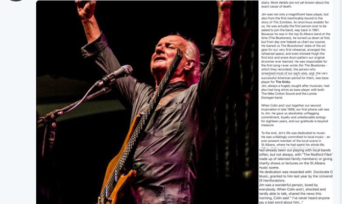 В Великобритании после падения с лестницы умер знаменитый бас-гитарист