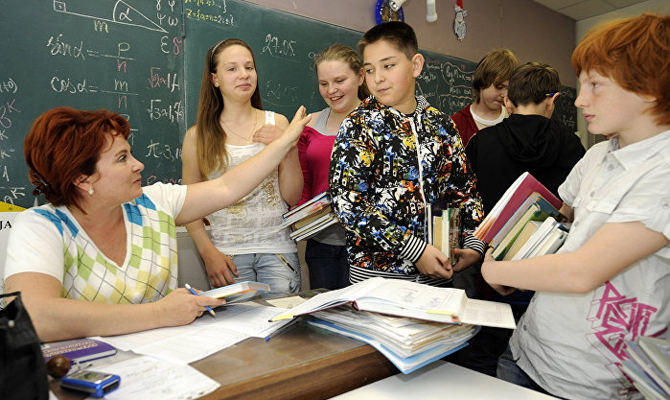 Школы Латвии переходят на государственный язык