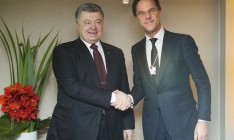 Порошенко обсудил с Рютте санкции против РФ