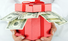 ГФС пояснила, какая стоимость подарка не облагается