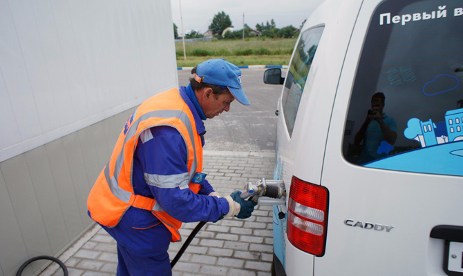 ГФС и АМКУ поручили разобраться с ценами на бензин