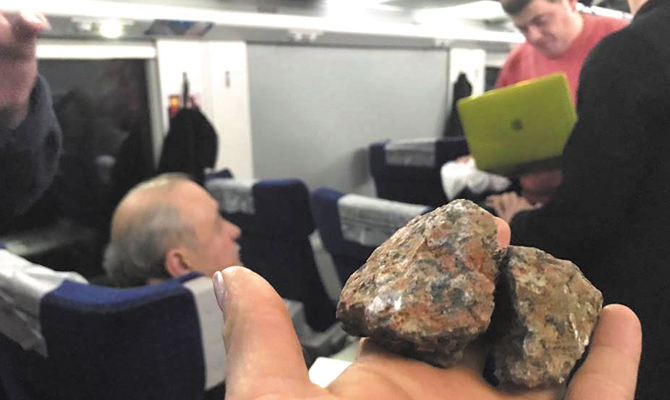 Вандалы разбили окон в украинских поездах «Интерсити» на 5,5 млн