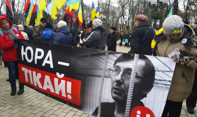 Сторонники Саакашвили начали марш в центре Киева