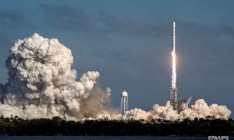 Центральный ускоритель ракеты Falcon Heavy, запущенной вчера,  разбился при посадке