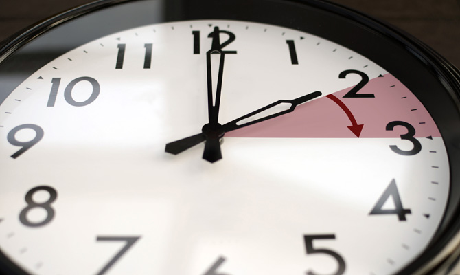 Еврокомиссия изучит вопрос о сезонном изменении времени в странах ЕС