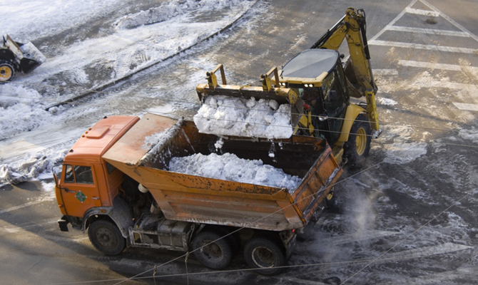 «Укравтодор» высыпал на дороги 62 тысячи тонн соли
