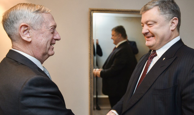 Порошенко обсудил с главой Пентагона введение миротворцев на Донбасс