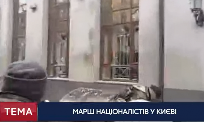 В Киеве националисты из ОУН разгромили здание «Сбербанка»
